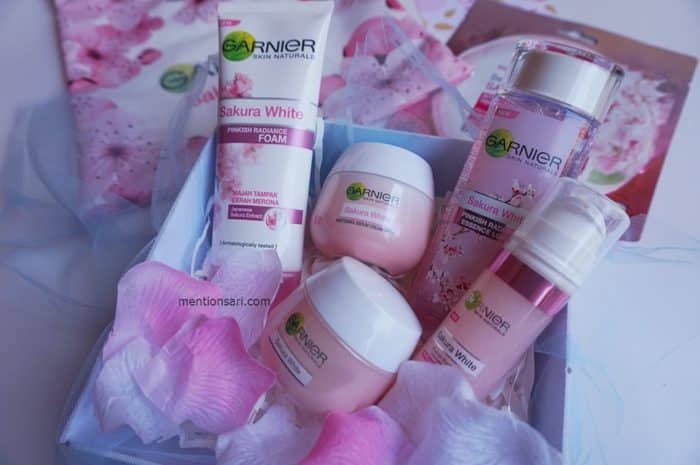 Rahasia Wajah Glowing dengan Rangkaian Produk Garnier Sakura White.