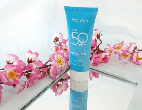 Review Wardah SPF 50 PA++++ UV Shield Aqua fresh essence.